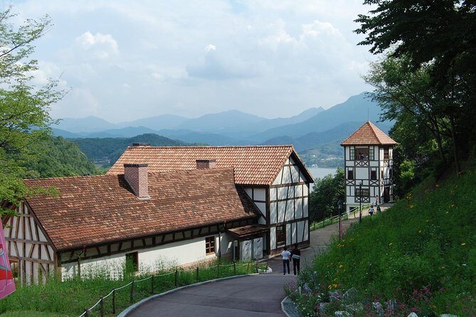 Nami Island and Petite France - Filming location - Ginseng center stop: part cultural stop, part shopping time
