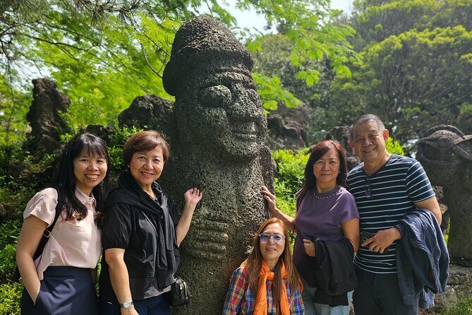Private Day tour on the fantasy island for CRUISE customers - Dongmun Market: seafood energy, fountain stop, and a free hour