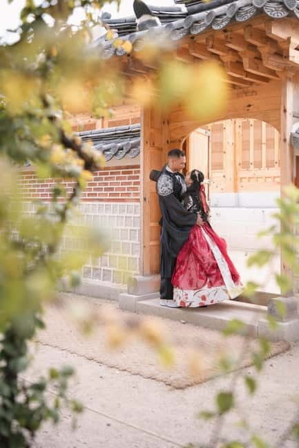 S.Korea GyeongbokgungPalace: Professional Hanbok Photography - Tuesday switch: Changdeokgung instead of Gyeongbokgung when closed