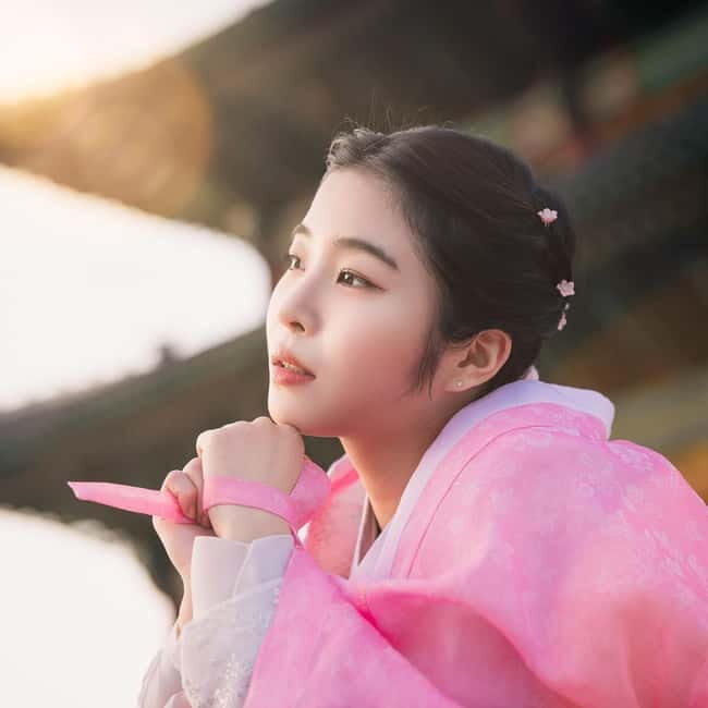 S.Korea GyeongbokgungPalace: Professional Hanbok Photography - Why Gyeongbokgung Palace plus Hanbok works so well on camera