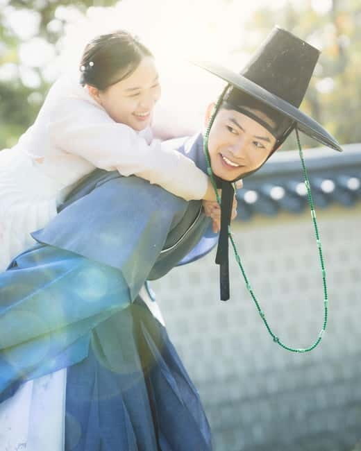 S.Korea GyeongbokgungPalace: Professional Hanbok Photography - The meeting point: Gyeongbokgung Station Exit 4 (and what to look for)