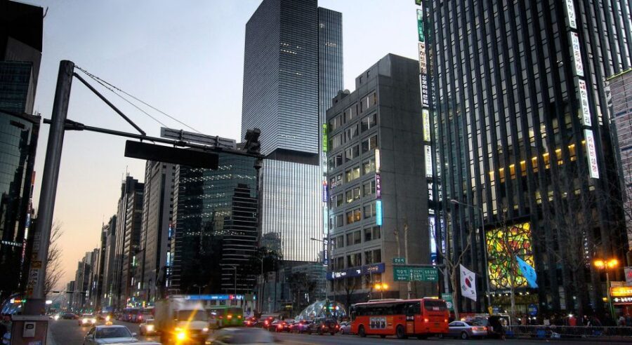 Seoul: 4-Hour Gangnam Walking Tour With Customized Itinerary - The K-pop anchor: Gangnam Style Statue and photo-friendly streets