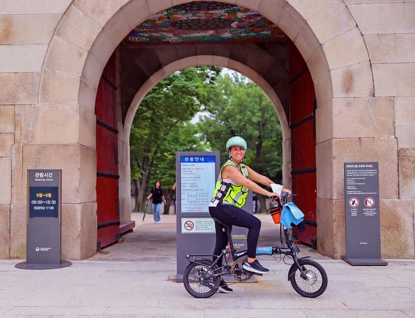 Seoul: City Highlights Morning eBike Tour - Palace-area streets and Seochon’s romantic side