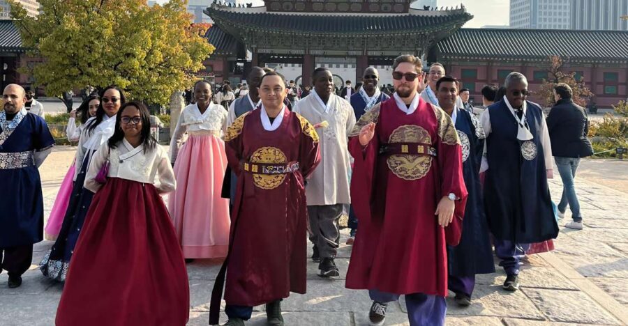 Seoul: City Hightlights, Palace Tour, and Optional Hanbok - Bukchon Hanok Village: the lanes you came for