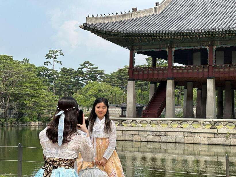 Seoul City Tour: Gyeongbok Palace, N Tower & Local Market - Namdaemun Market: where shopping feels local and practical