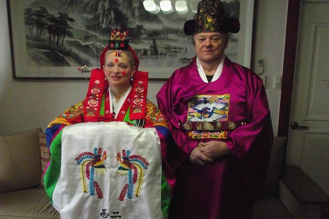Seoul Cultural Tour - Kimchi Making, Gyeongbok palace with Hanbok - Gyeongbokgung Palace in Hanbok: Photos, Manners, and Palace Energy