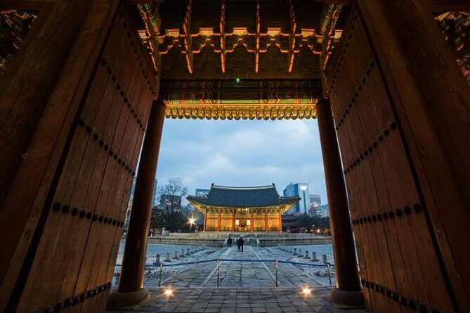 Seoul: Deoksugung Palace Night Tour - Why Deoksugung at night changes the whole experience