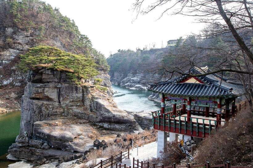 Seoul: DMZ Tour with 2nd Tunnel, Hantangang & Scenic Wonders - Woljeong-ri Station: The Symbolic Last Stop Before the North