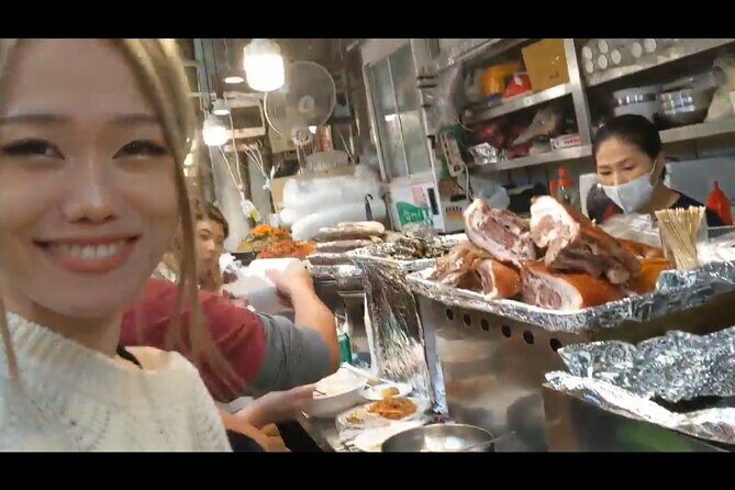 Seoul Fun Food Tour: 12 different food tastings - A tight 3-hour route that still feels like a full night of food
