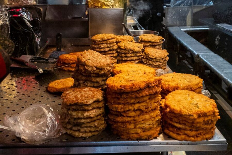 Seoul: Gwangjang Market Netflix Food Tour - Group size, guide style, and how the tour stays fun