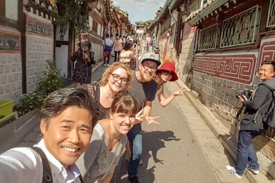 Seoul: Gyeongbok Palace and Bukchon Hanok Walking Tour - City Hall start to Gyeongbokgung palace: how this tour gets you oriented fast