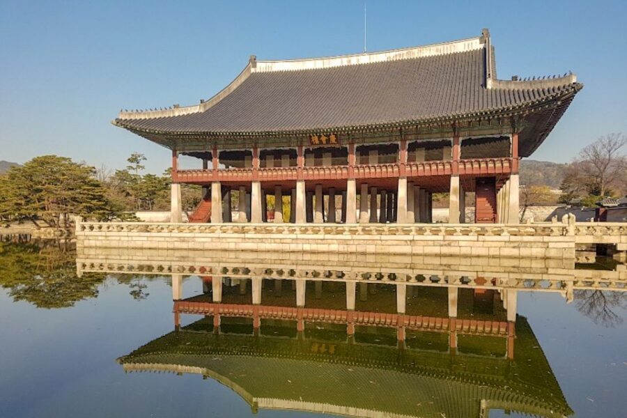 Seoul: Gyeongbok Palace and Bukchon Hanok Walking Tour - The Insadong finish: a smart place to keep exploring on your own
