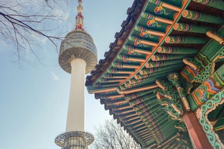 Seoul: Gyeongbok Palace and Bukchon Hanok Walking Tour - Gyeongbokgung Palace and the royal guards ceremony: the moment it clicks