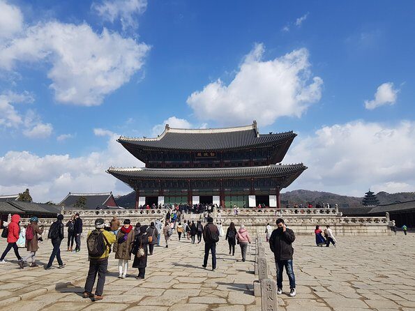 Seoul: Gyeongbok Palace, Bukchon Village, and Gwangjang Tour - Price and value: why $32 can work for a big day