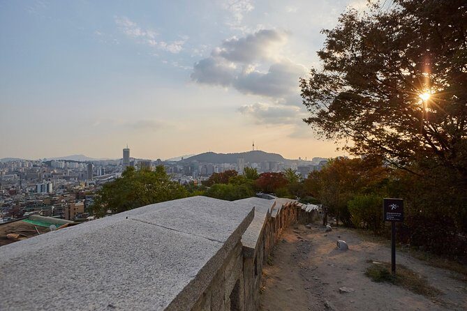 Seoul: Gyeongbok Palace, Bukchon Village, and Gwangjang Tour - Gwangjang Market: the satisfying food finale