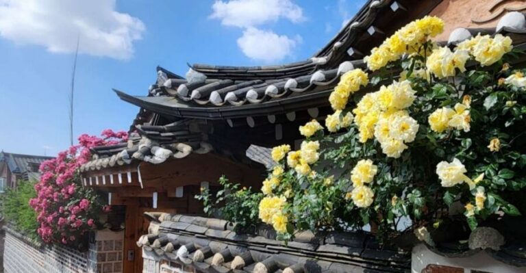 Seoul: Gyeongbok Palace, Bukchon Village, and Gwangjang Tour - Bukchon Hanok Village: your photo route through old Seoul