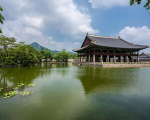 Seoul: Gyeongbokgung Palace Half Day Tour - From the main gate onward: how the palace walk is paced