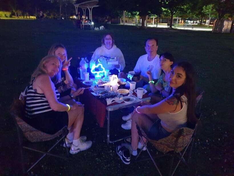 Seoul: Han River Guided Night Cruise and Hangang Park Picnic - Who should book this Han River picnic and cruise?