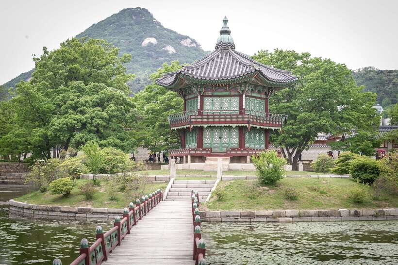 Seoul Highlights: Gyeongbok Palace, Insadong & N Seoul Tower - Namsangol Hanok Village: Quiet Traditional Houses in the Middle of the City