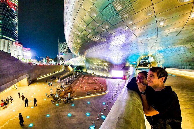Seoul Highlights & Hidden Gems Tours by Locals: Private + Custom - The flow: Cheonggyecheon Stream to palace plazas to hanok alleys