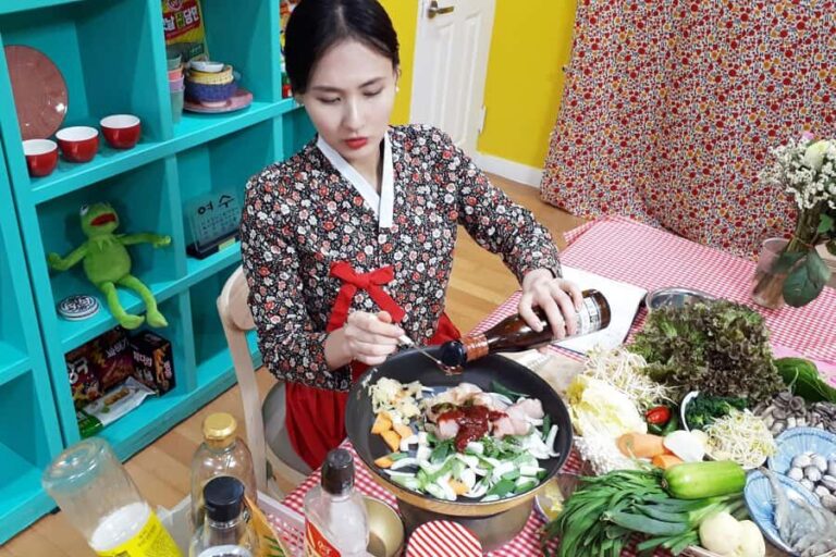 Seoul: Korean Cooking Class at a Local Home and Market Tour - Market Walk: Shopping Like You Live There