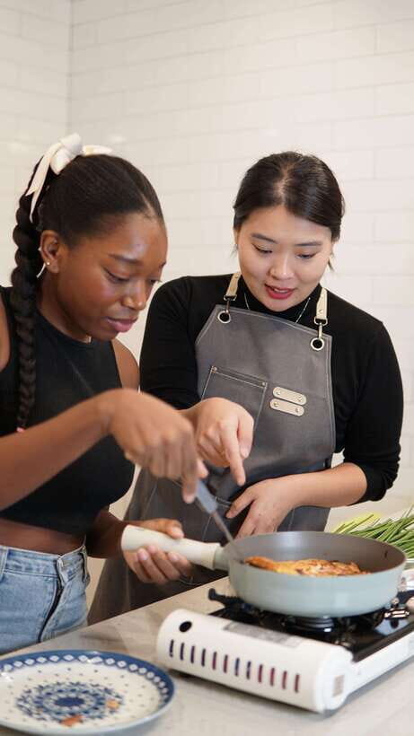 (Seoul) Korean Cooking Class with a Professional Chef - The 2.5-hour flow: welcome drink, cooking, then you eat