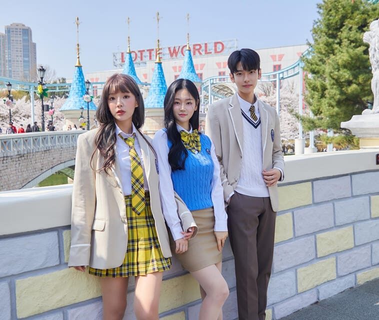 Seoul: Lotte World 1 Day Pass & Korean School Uniform Rental - Timing and logistics: why arriving early makes your day easier
