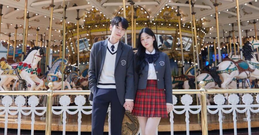 Seoul: Lotte World 1 Day Pass & Korean School Uniform Rental - Who this fits best in Seoul