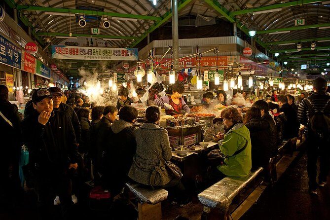 Seoul Night Tour (Gwangjang Market, Royal Palace and Naksan Park) - Air-Conditioned Ride and English Guides That Keep the Evening Moving