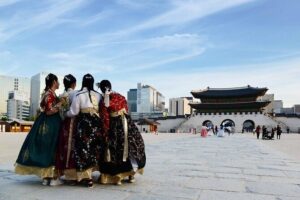 Seoul Night Tour with Han River Cruise and Gyeongbokgung Palace - Gyeongbokgung Palace at the Start: Joseon Grand Style