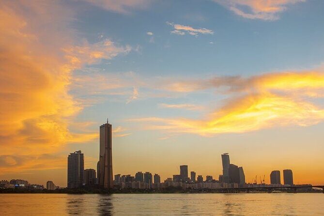 Seoul Night Tour with Han River Cruise and Gyeongbokgung Palace - Nodeul Island on the Han River: A Slower Pause Midday
