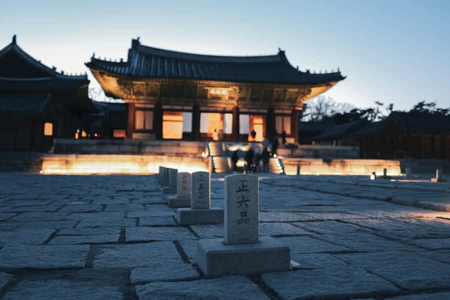 Seoul: Palace, Temple and Market Guided Foodie Tour at Night - Who this tour suits best