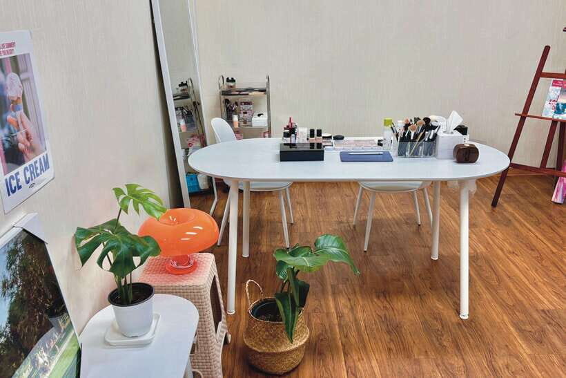 Seoul: Personalized Korean-style Makeup Experience - Choose Between a 1:1 Makeup Lesson and Full Make-Up