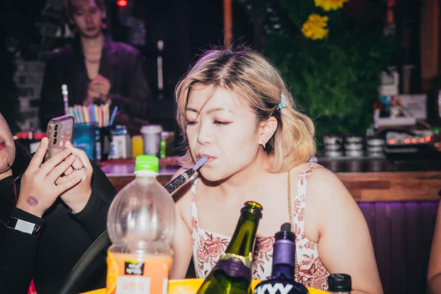 Seoul: Premium Pub Crawl with Limitless Drinks - VIP Entry: Skip Lines, Beat the ID Hurdle, Get Tables