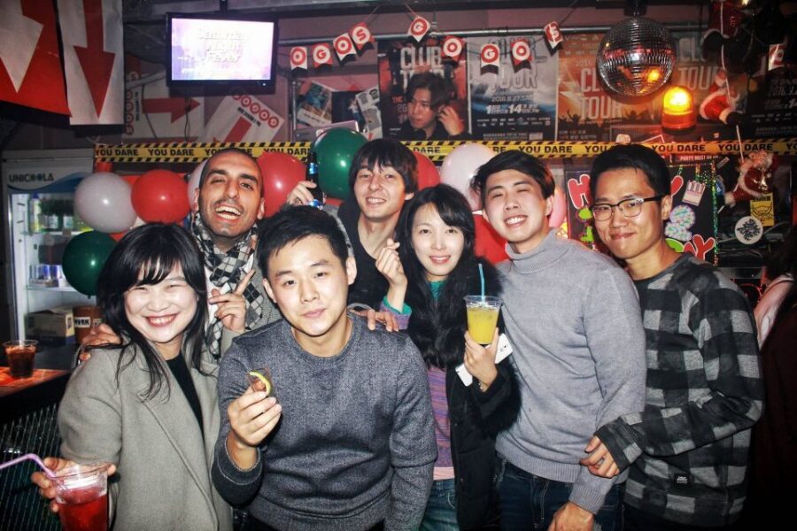 Seoul: Pub Crawl - The stop-by-stop flow: three bars plus a main dance club