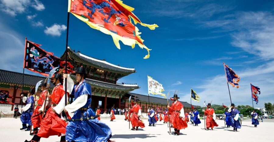 Seoul: Royal Palace Morning Tour including Cheongwadae - Royal guard changing ceremony: how to set up for the best photos
