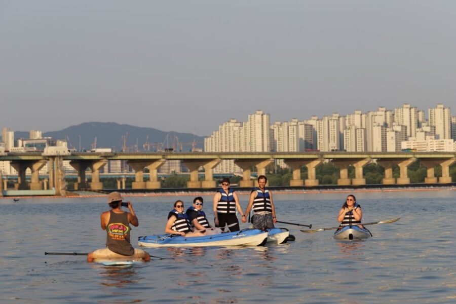 Seoul: Stand Up Paddle Board (SUP) & Kayak in Han River - Sunset chances and the photo shoot that saves you from awkward selfies