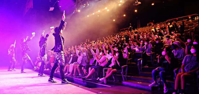 Seoul: The Painters Live Art K-pop Dance Show Ticket - Audience Participation, Comedy, and the No-Stress Language Factor