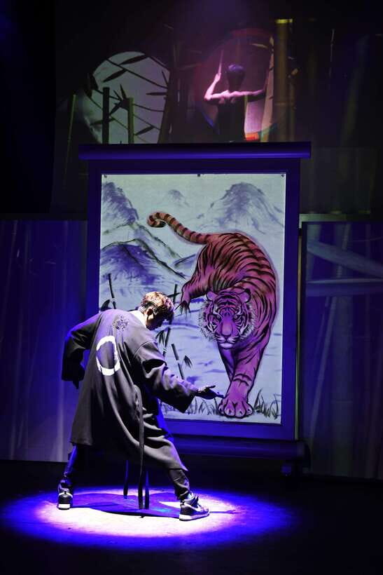 Seoul: The Painters Live Art K-pop Dance Show Ticket - Can You Bring Home the Painting? Plan for a Real Souvenir