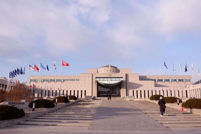 Seoul: The War Museum, Jogyesa, and Tapgol Park Tour - War Memorial of Korea: where machines meet meaning