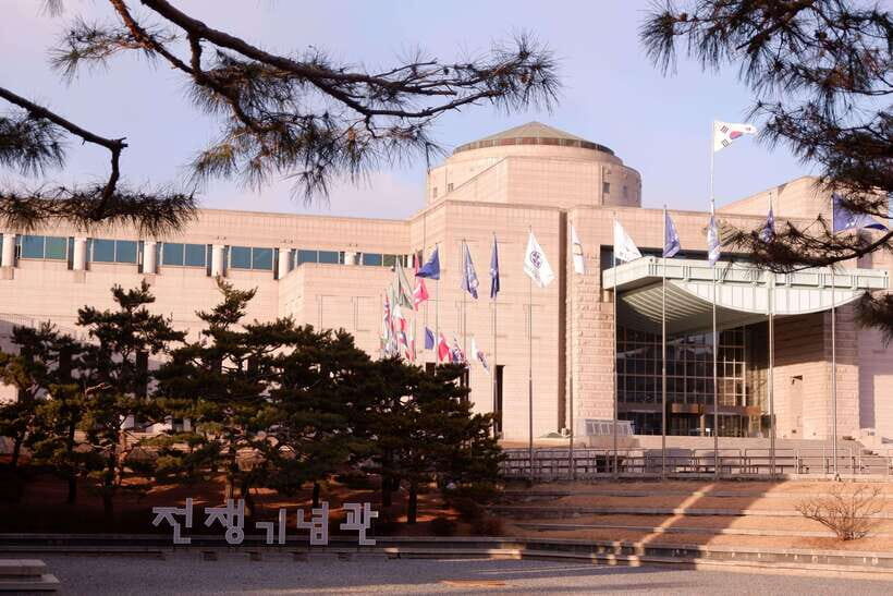 Seoul: The War Museum, Jogyesa, and Tapgol Park Tour - Should you book this War Museum, Jogyesa, and Tapgol Park tour?