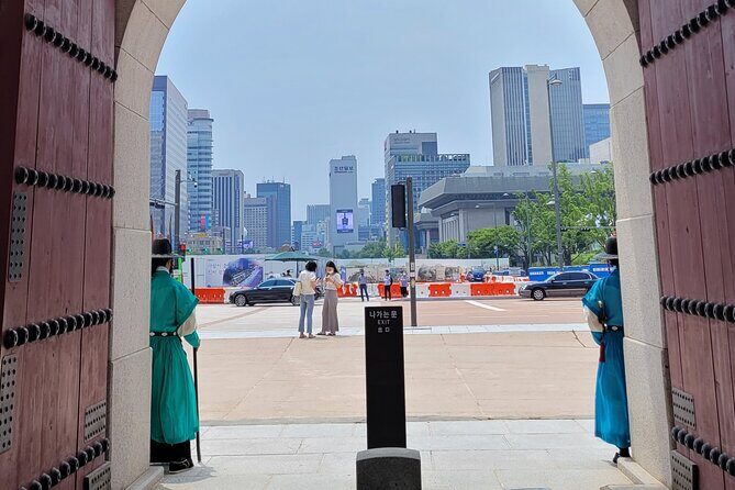 (Small Group) Palace & Seoul Old Town Highlights - Jogyesa Temple: Calm in the Middle of the City