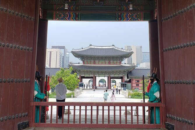 (Small Group) Palace & Seoul Old Town Highlights - Bukchon Hanok Village: Why the Streets Matter