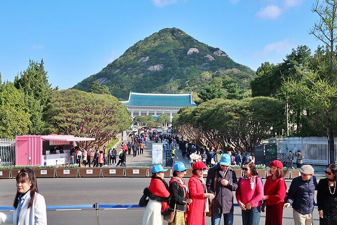 Small-Group Seoul Tour with Gyeongbokgung Palace (hotel pick-up) - Cheong Wa Dae Photos and Gwanghwamun Gate’s Guard Ceremony