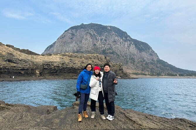 Small Group Tour in West Jeju Healing Island w/Caves & Dolphins - Dolphin-watching at Conch Park: a short slot with big energy
