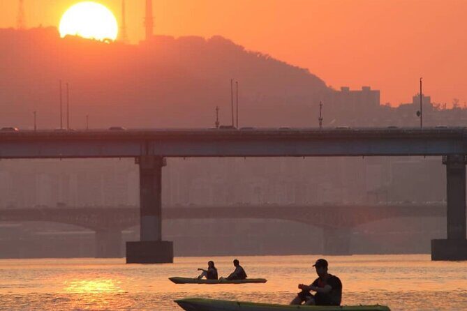 Stand Up Paddle Board (SUP) and Kayak Activities in Han River - Timing Tips: when sunset feels magical and when clouds change the plan