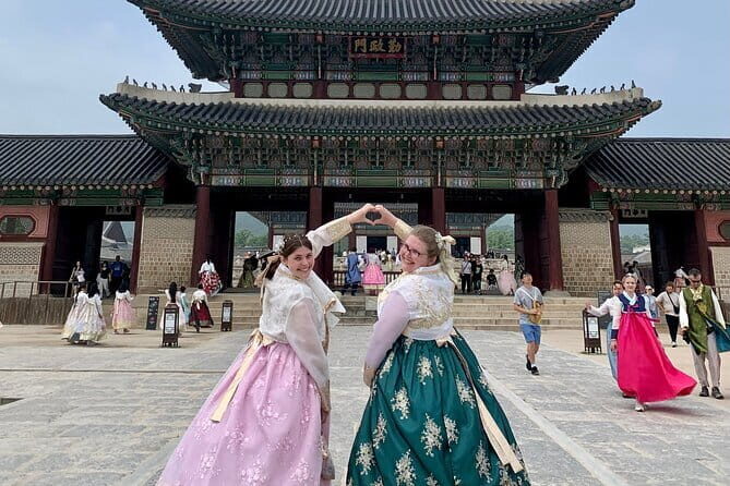 Tour Seoul’s oldest district with a storyteller from Bukchon - Best For: Who Will Enjoy Bukchon This Way