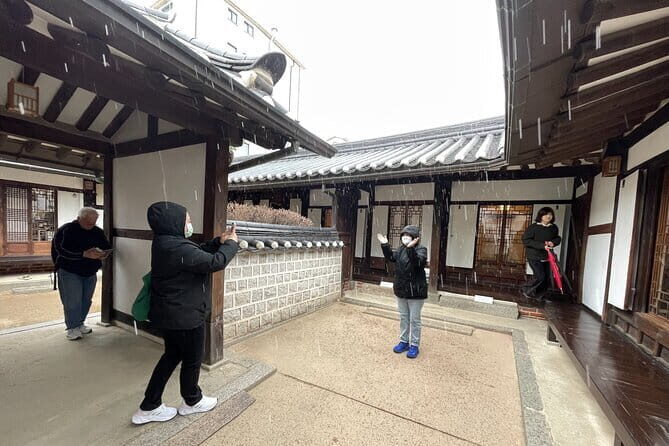 Tour Seoul’s oldest district with a storyteller from Bukchon - Should You Book This Bukchon Storytelling Walk?