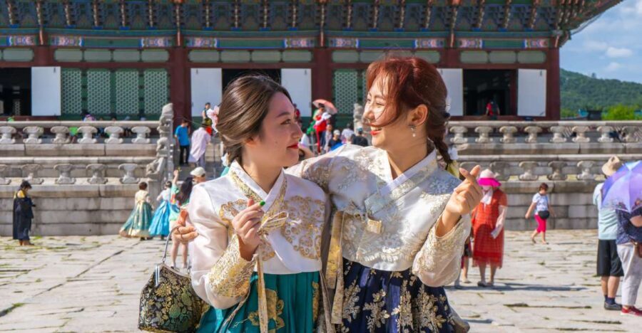 Your Personal Seoul Photographer! - Why 90 minutes works: Anguk Station to palace and hanok