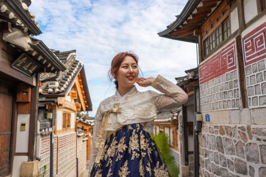 Your Personal Seoul Photographer! - When a Hanbok adds magic (and what you must do first)